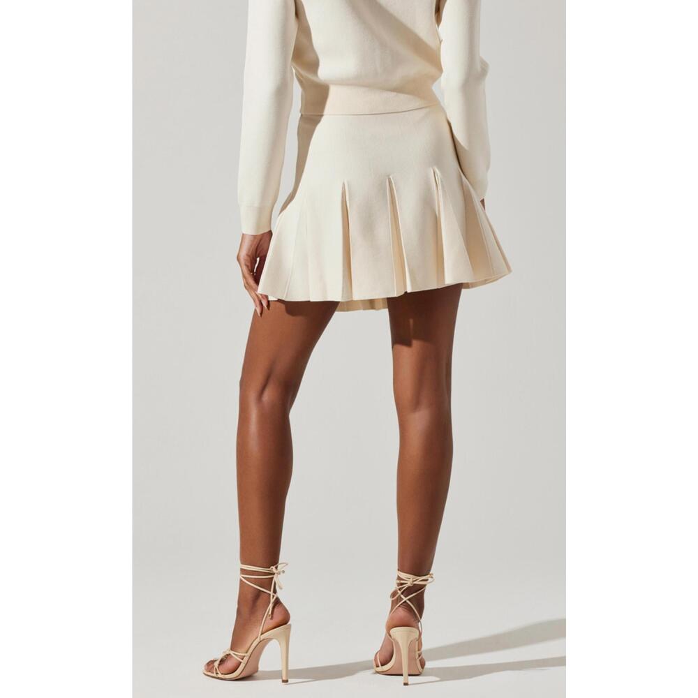 NEW ASTR denisa skirt in white - Picture 3 of 3